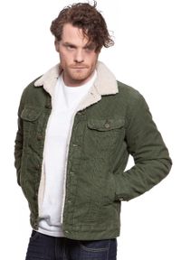 Lee - KURTKA ZIMOWA LEE SHERPA JACKET OLIVE GREEN L87AQM25. Materiał: bawełna, jeans, materiał, sztruks. Wzór: jednolity, kolorowy, nadruk. Sezon: zima. Styl: sportowy, elegancki, klasyczny, vintage