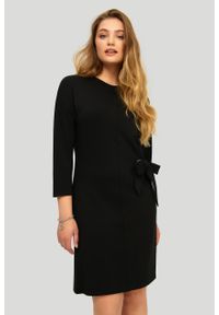 Greenpoint - Czarna, dzianinowa sukienka z ozdobnym paskiem. Kolor: czarny. Materiał: dzianina