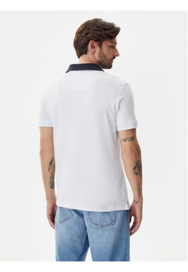 Guess Polo F5GP01 KC5Y1 Biały Regular Fit. Typ kołnierza: polo. Kolor: biały. Materiał: bawełna