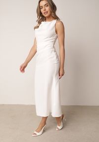 Born2be - Biała Sukienka VICES Ozdobiona Aplikacją na Ramieniu Palleleora. Okazja: na wesele, na ślub cywilny. Kolor: biały. Wzór: aplikacja. Typ sukienki: proste. Styl: elegancki #4
