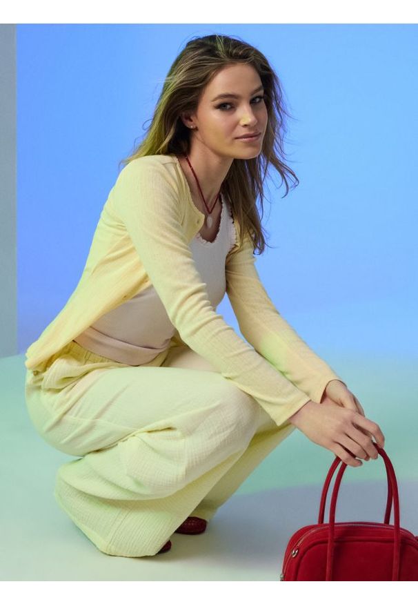 Sinsay - Muślinowe spodnie wide leg - żółty. Kolor: żółty