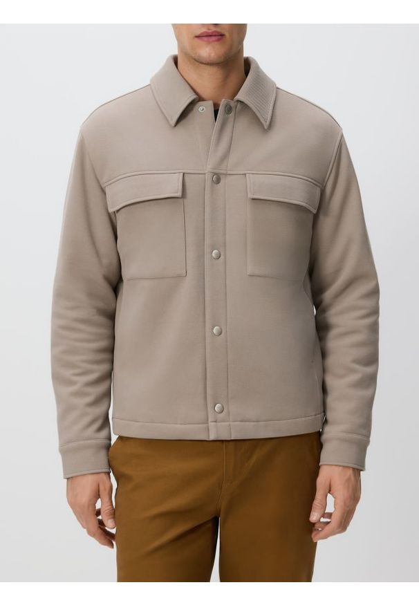 Reserved - Kurtka koszulowa z kołnierzem - jasnoszary. Kolor: szary. Materiał: dzianina. Wzór: gładki