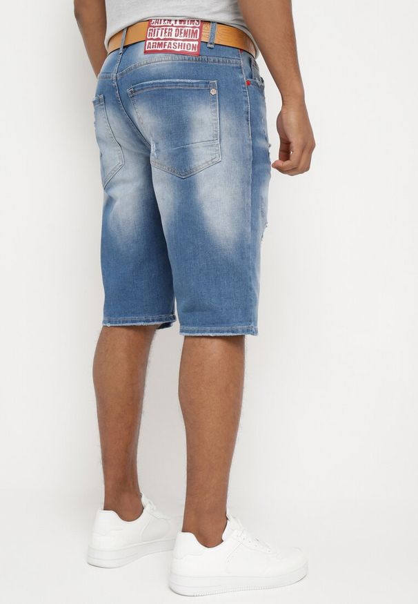 Born2be - Niebieskie Szorty Jeansowe z Przetarciami i Paskiem z Imitacji Skóry Tleasa. Okazja: na co dzień. Kolor: niebieski. Materiał: jeans, skóra. Styl: casual