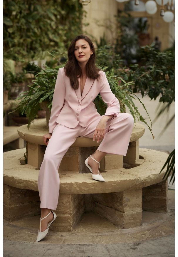 MOODO - Jednorzędowa marynarka różowa. Kolor: różowy. Materiał: poliester, wiskoza, elastan