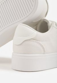 Born2be - Białe Sneakersy na Grubej Podeszwie z Tłoczeniem Larviona. Okazja: na co dzień. Kolor: biały. Materiał: jeans #5