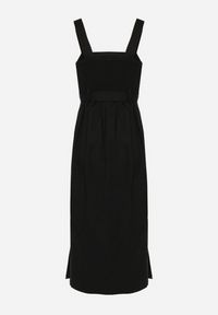 Born2be - Czarna Dopasowana Sukienka z Wiskozą z Rozcięciami i Paskiem z Klamrą Mepelle. Okazja: na co dzień. Typ kołnierza: dekolt kwadratowy. Kolor: czarny. Materiał: wiskoza. Typ sukienki: dopasowane. Styl: klasyczny, casual, elegancki #4