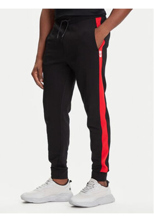Hugo - HUGO Dres DapieDoaky 50485042 Czarny Regular Fit. Kolor: czarny. Materiał: bawełna