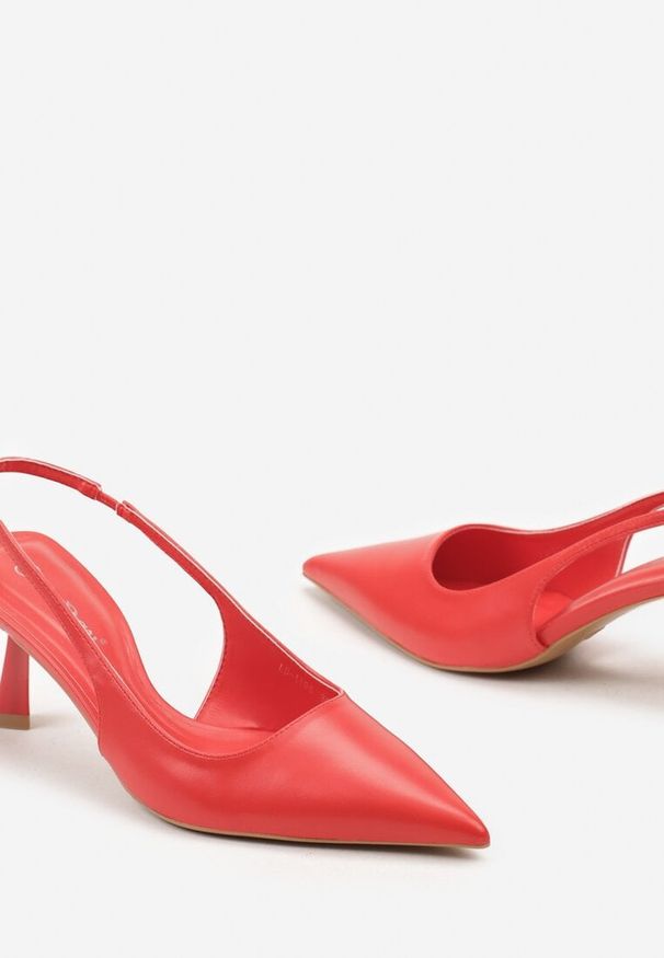 Renee - Czerwone Wsuwane Sandały Sling-Back na Kaczuszce ze Szpiczastym Noskiem Oxena. Okazja: na co dzień. Nosek buta: szpiczasty. Zapięcie: bez zapięcia. Kolor: czerwony. Materiał: jeans. Obcas: na szpilce. Styl: wizytowy, casual, elegancki. Wysokość obcasa: średni