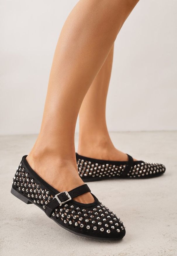 Renee - Czarne Balerinki w Stylu Mary Jane z Cyrkoniami i Ażurową Cholewką Lyphenne. Kolor: czarny. Materiał: satyna, jeans. Szerokość cholewki: normalna. Wzór: ażurowy. Styl: glamour, klasyczny