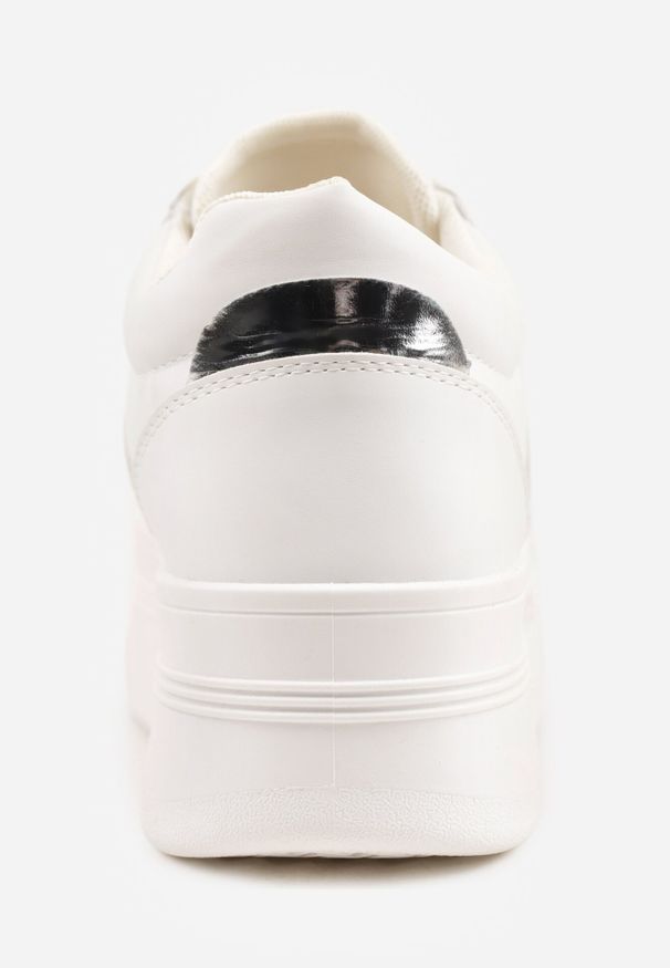 Born2be - Biało-Srebrne Sneakersy Vices na Grubej Podeszwie Ozdobione Metaliczną Wstawką Nelarwyn. Okazja: na co dzień. Zapięcie: sznurówki. Kolor: biały. Materiał: jeans. Wzór: aplikacja