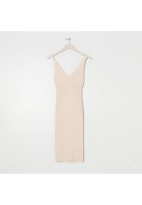 Sinsay - Prążkowana sukienka midi - Kremowy. Kolor: kremowy. Materiał: prążkowany. Długość: midi #1