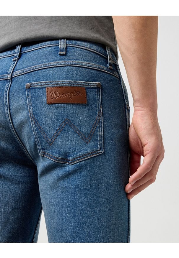 Wrangler - WRANGLER GREENSBORO MĘSKIE SPODNIE JEANSOWE JEANSY DŻINSY CRAFTED 112350835