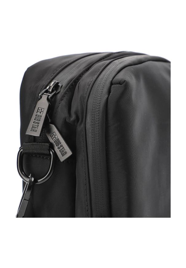 Big Star Accessories - Czarna Torba Big Star Męska Saszetka Na Pasku. Kolor: czarny