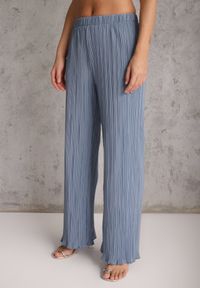Renee - Niebieskie Plisowane Spodnie High Waist z Szerokimi Nogawkami Sedalia. Stan: podwyższony. Kolor: niebieski. Materiał: satyna #7