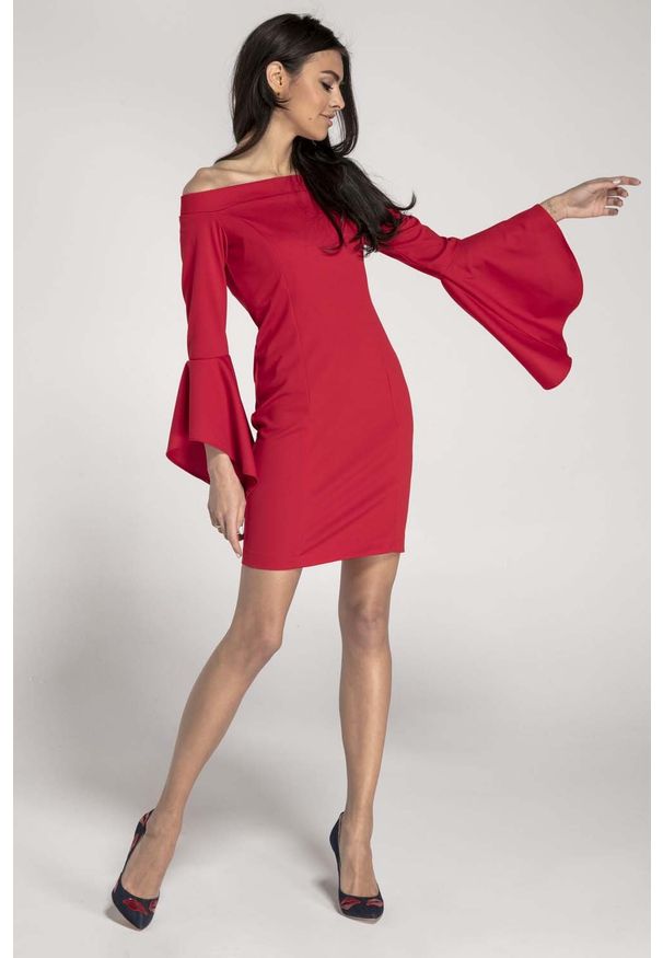 Nommo - Czerwona Ołówkowa Krótka Sukienka Asymetryczną Falbanką. Kolor: czerwony. Materiał: poliester, wiskoza. Typ sukienki: ołówkowe, asymetryczne. Długość: mini