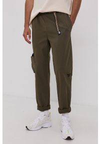 Reebok Classic Spodnie męskie kolor zielony proste. Okazja: na co dzień. Kolor: zielony. Materiał: tkanina. Wzór: gładki. Styl: casual