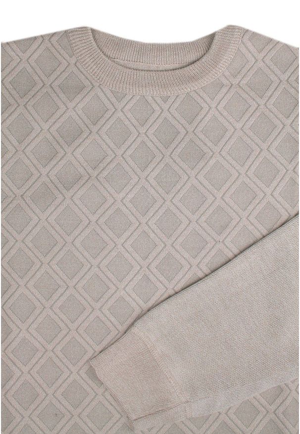 Męski Sweter - Jednokolorowy z Fakturą Materiału - Brave Soul - Beżowy. Okazja: na spotkanie biznesowe, do pracy. Kolor: beżowy, brązowy, wielokolorowy. Materiał: poliester. Styl: biznesowy