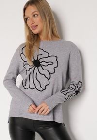 Born2be - Szary Sweter Ozdobiony Haftowanymi Kwiatami Halatusea. Okazja: na co dzień. Kolor: szary. Materiał: jeans. Wzór: kwiaty, aplikacja, haft. Styl: klasyczny, casual #6