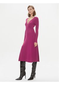 Pinko Sukienka dzianinowa Coccodrillo 102023 A18P Różowy Regular Fit. Kolor: różowy. Materiał: wiskoza, dzianina