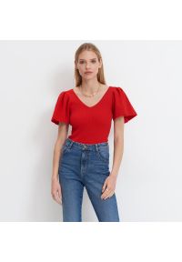 Mohito - Dzianinowa bluzka z falbaną - Czerwony. Kolor: czerwony. Materiał: dzianina