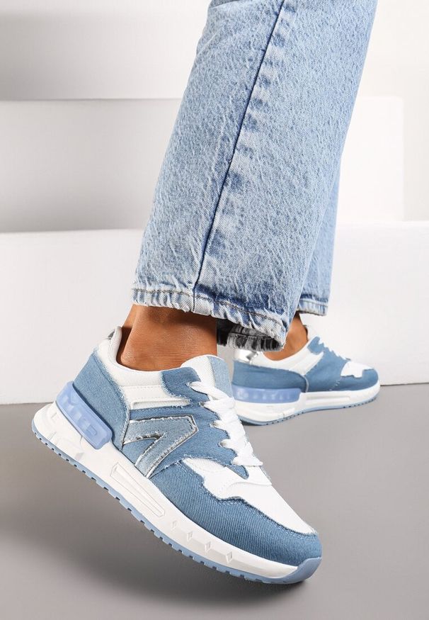 Born2be - Niebiesko-Białe Sznurowane Sneakersy przed Kostkę na Płaskiej Podeszwie z Aplikacją Irines. Okazja: na co dzień. Wysokość cholewki: przed kostkę. Zapięcie: sznurówki. Kolor: biały. Wzór: aplikacja. Obcas: na płaskiej podeszwie