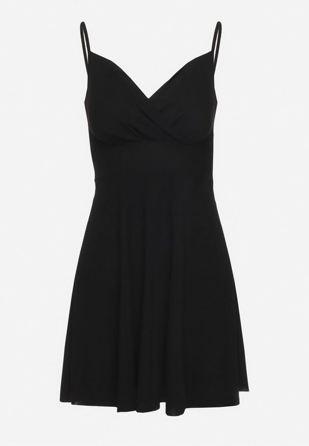 Born2be - Czarna Rozkloszowana Sukienka z Kopertowym Dekoltem na Cienkich Ramiączkach Uferia. Okazja: na co dzień. Typ kołnierza: dekolt kopertowy. Kolor: czarny. Długość rękawa: na ramiączkach. Sezon: lato. Typ sukienki: kopertowe. Styl: casual, elegancki