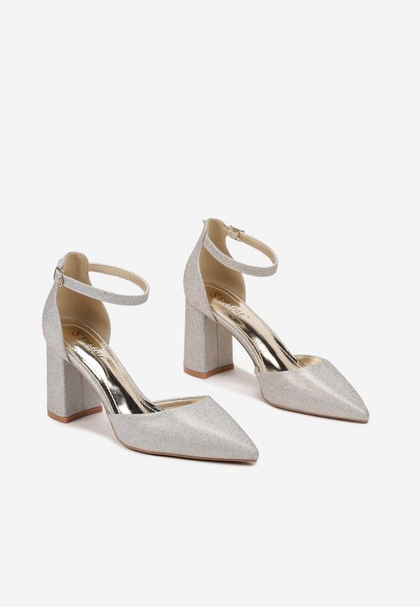 Renee - Złote Brokatowe Czółenka na Słupku Loresi. Nosek buta: szpiczasty. Zapięcie: sprzączka. Kolor: złoty. Materiał: jeans. Obcas: na słupku. Styl: elegancki