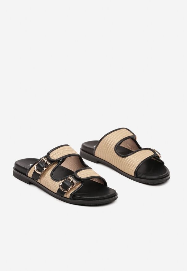 Born2be - Czarne Klapki z Klamrami i Motywem Plecionki na Paskach Emnella. Kolor: czarny. Wzór: aplikacja. Styl: wakacyjny, boho