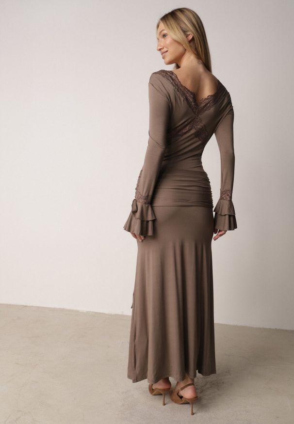 Born2be - Brązowa Koktajlowa Sukienka z Wiskozy Zdobiona Falbanami Koronką i Wiązaniem Felycia. Okazja: na ślub cywilny, na wesele, na komunię. Kolor: brązowy. Materiał: wiskoza, koronka. Wzór: aplikacja, koronka. Styl: wizytowy