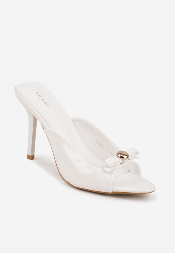 Born2be - Białe Lakierowane Klapki VICES na Szpilce z Wyciętą Cholewką i Kokardą Vilinelin. Okazja: na co dzień, na wesele, na ślub cywilny. Kolor: biały. Materiał: lakier. Obcas: na szpilce. Styl: elegancki, casual, wizytowy