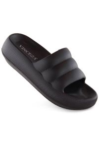 Klapki na platformie Vinceza JAN307A czarne. Nosek buta: otwarty. Kolor: czarny. Materiał: guma, materiał. Sezon: lato. Obcas: na platformie