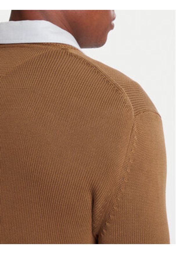 Tommy Jeans Sweter DM0DM21787 Brązowy Regular Fit. Kolor: brązowy. Materiał: bawełna