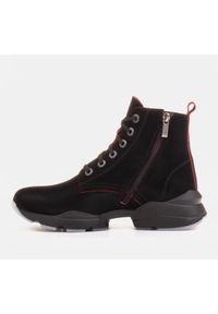 Marco Shoes Sportowe botki damskie z nubuku z czerwonymi wstawkami czarne. Kolor: czarny. Materiał: nubuk. Styl: sportowy #8