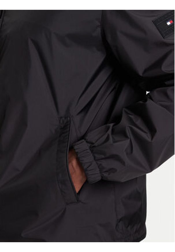 TOMMY HILFIGER - Tommy Hilfiger Kurtka przejściowa MW0MW40225 Czarny Regular Fit. Kolor: czarny. Materiał: syntetyk