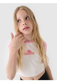4f - 4F T-shirt cropped z nadrukiem dziewczęcy - biały 158 (12-13 lat). Okazja: na co dzień. Kolor: biały. Materiał: bawełna, jersey, dzianina. Długość rękawa: krótki rękaw. Długość: krótkie. Wzór: nadruk. Sezon: lato. Styl: sportowy, casual