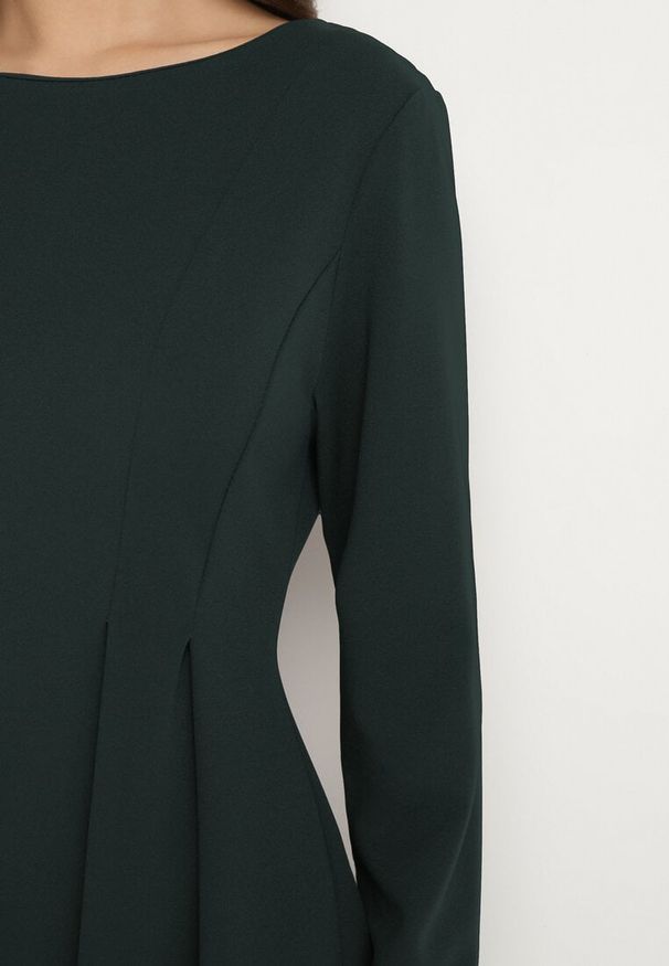 Born2be - Ciemnozielona Elegancka Sukienka Rozkloszowana Temarielis. Kolor: zielony. Długość rękawa: długi rękaw. Typ sukienki: oversize, rozkloszowane. Styl: elegancki