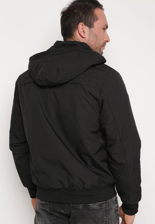 Born2be - Czarna Kurtka Dwustronna ze Ściągaczami i Odpinanym Kapturem Xerissa. Kolor: czarny