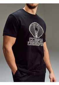 Sinsay - Bawełniana koszulka z nadrukiem - czarny. Kolor: czarny. Materiał: bawełna. Wzór: nadruk