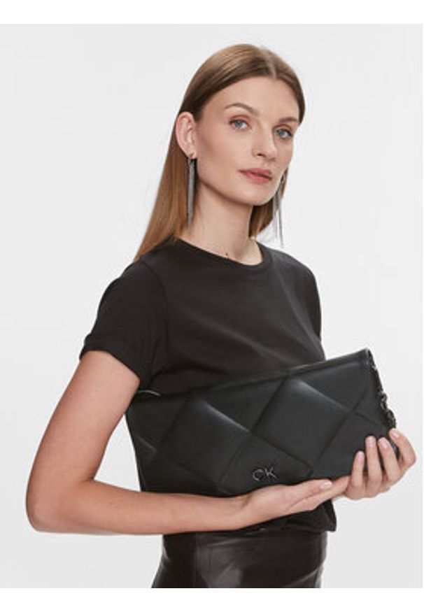Calvin Klein Torebka Re-Lock Quilt Wristelet Clutch K60K611333 Czarny. Kolor: czarny. Materiał: skórzane