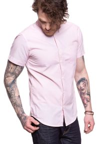 Wrangler - KOSZULA WRANGLER SS 1PKT BUTTON DOWN CAMEO PINK W5944OSY2. Typ kołnierza: button down. Kolor: różowy. Materiał: materiał. Długość rękawa: krótki rękaw. Długość: krótkie #7