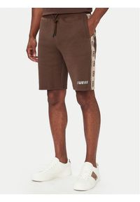 Guess Szorty sportowe Z4RD04 KB3P2 Brązowy ciemny Regular Fit. Kolor: brązowy. Materiał: bawełna. Styl: sportowy #1