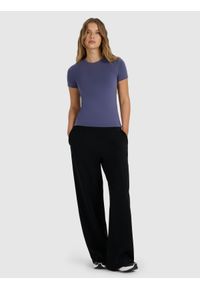 4f - 4F T-shirt z prążkowanej dzianiny z modalem damski - granatowy S. Okazja: na co dzień. Kolor: niebieski. Materiał: prążkowany, dzianina. Wzór: prążki. Styl: klasyczny, sportowy, casual