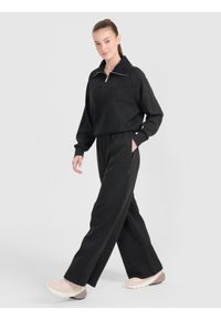 4f - 4F Bluza dresowa oversize nierozpinana bez kaptura damska - czarna L. Okazja: na co dzień. Typ kołnierza: bez kaptura. Kolor: czarny. Materiał: dresówka. Długość rękawa: raglanowy rękaw. Wzór: ze splotem. Styl: sportowy, casual