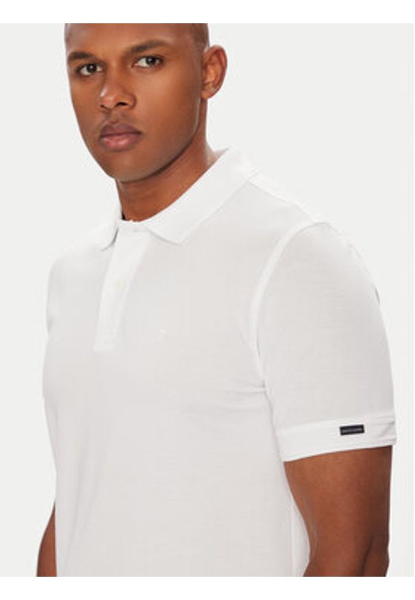 Pierre Cardin Polo C5 21344.2144 Biały Regular Fit. Typ kołnierza: polo. Kolor: biały. Materiał: bawełna