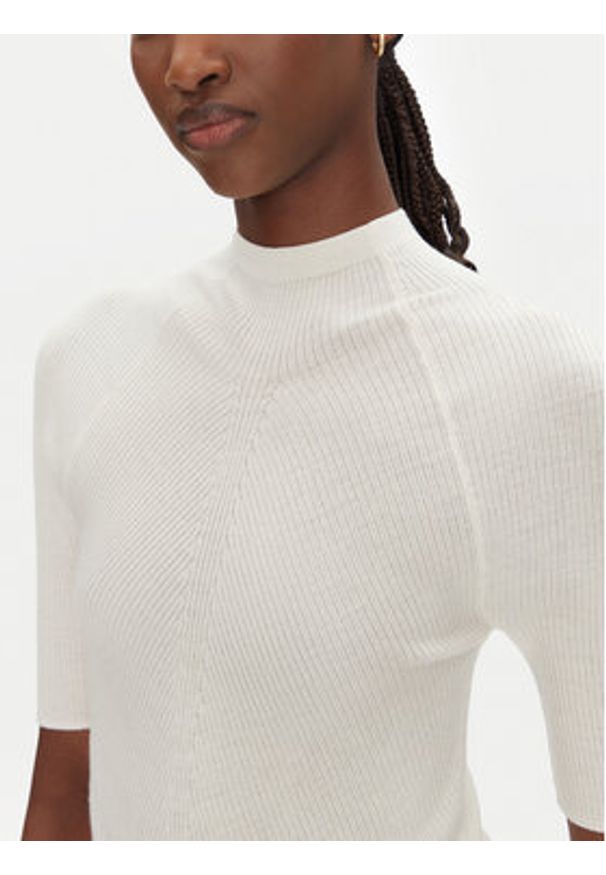 BOSS Golf Faleri 50542885 Beżowy Regular Fit. Typ kołnierza: golf. Kolor: beżowy. Materiał: wełna