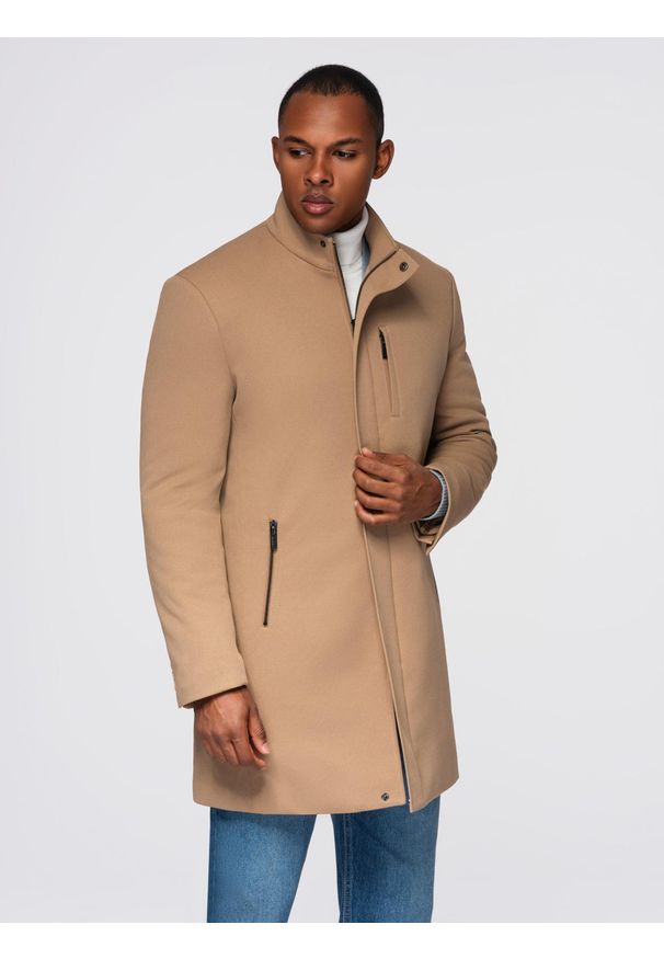 Ombre Clothing - Strukturalny dopasowany płaszcz męski z wysokim kołnierzem – jasnobrązowy V4 - Rozmiar: XXL. Okazja: na co dzień. Kolor: brązowy. Materiał: tkanina, materiał, syntetyk. Długość: długie. Wzór: jednolity, aplikacja. Styl: casual, elegancki