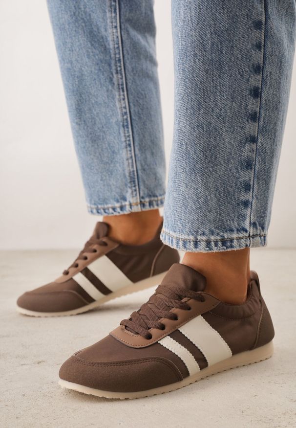 Born2be - Brązowe Sneakersy Kultowe Tenisówki z Marszczeniem przy Pięcie Rhodophine. Okazja: na co dzień. Kolor: brązowy. Materiał: jeans. Szerokość cholewki: normalna. Wzór: gładki