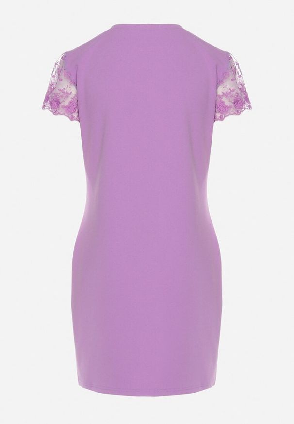 Born2be - Fioletowa Dopasowana Sukienka z Koronkowym Rękawkiem Cidariana. Okazja: na imprezę. Kolor: fioletowy. Materiał: koronka. Długość rękawa: krótki rękaw. Styl: elegancki, klasyczny