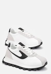 Born2be - Biało-Czarne Sneakersy Sarra. Nosek buta: okrągły. Kolor: biały. Materiał: materiał. Szerokość cholewki: normalna #3