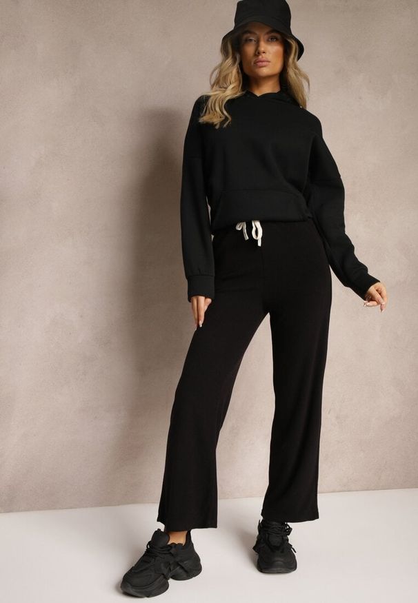 Renee - Czarne Spodnie z Dodatkiem Wiskozy High Waist o Szerokim Kroju ze Sznurkami Isnia. Okazja: na co dzień. Stan: podwyższony. Kolor: czarny. Materiał: wiskoza. Styl: klasyczny, elegancki, casual